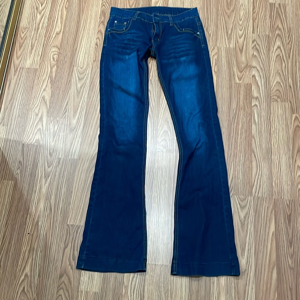 Size 5 / 25 low rise soft light weight tall 32” inseam jeans white wash